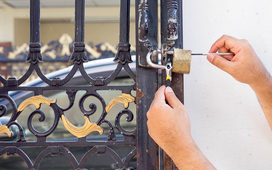 Marseille comment changer serrure porte d'entrée